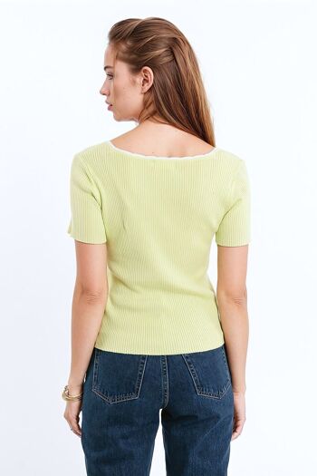 Pull tricoté à manches courtes citron vert avec col carré et bordure blanche 2