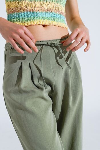 Pantalon décontracté vert clair avec fermeture à cordon et poches latérales 2