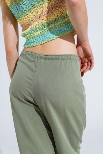 Pantalon décontracté vert clair avec fermeture à cordon et poches latérales 5