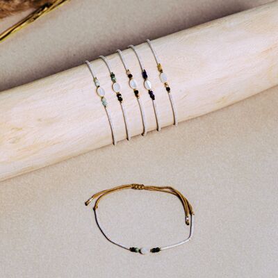 Oval mother-of-pearl bracelets with stones and luminous white pearls