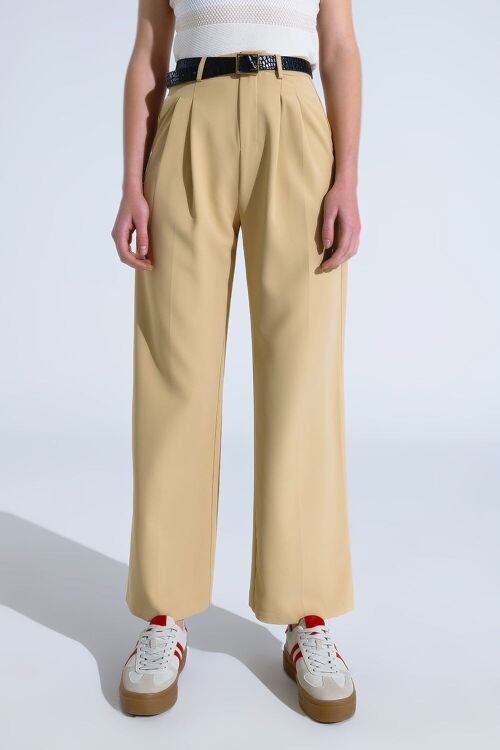 Straight Leg Trousers With Side Pockets and Darts in Beige
