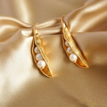 Boucles d'oreilles dorées de conception de gousse de pois de style vintage 3