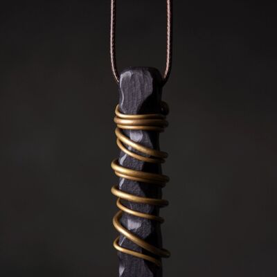 Pendentif ligne bronze en bois de santal noir d'inspiration vintage