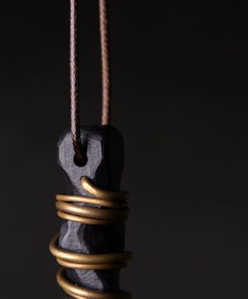 Pendentif ligne bronze en bois de santal noir d'inspiration vintage 5