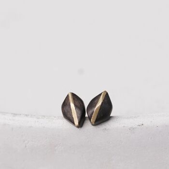 Clous d'oreilles uniques en bois de santal noir ligne bronze 4