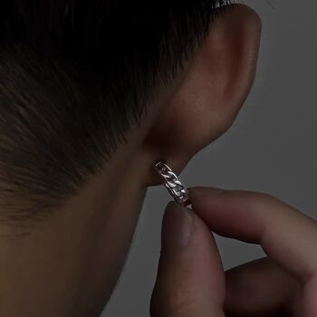 Boucles d'oreilles créoles en chaîne en argent au design unique. 4