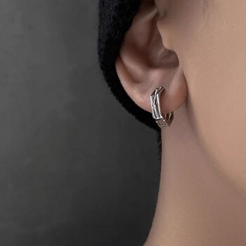 Petits cerceaux d'oreilles à lignes croisées, design détaillé, noir et argent 9
