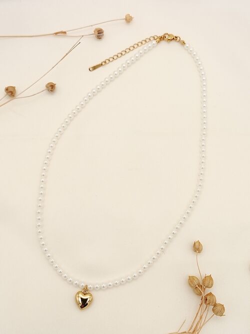 Collier de perles synthétiques avec pendentif cœur