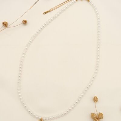 Synthetic pearl necklace with heart pendant