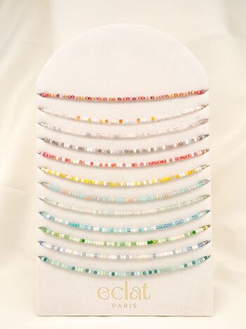 Lot de 12 colliers colorés avec des cristaux de verre sur présentoir 1