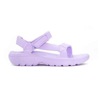 MAUI Lavendel. Flache Urban-Outdoor-Sandale mit selbstklebendem Klettverschluss