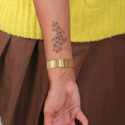 Tatuaje de flor de cerezo