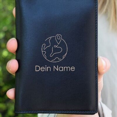 La funda para pasaporte “Mundo + Nombre” se puede personalizar