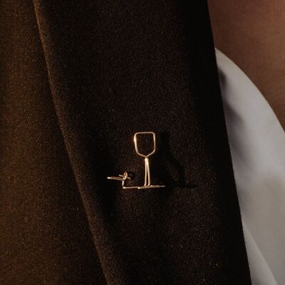 Wine O'Clock brooch