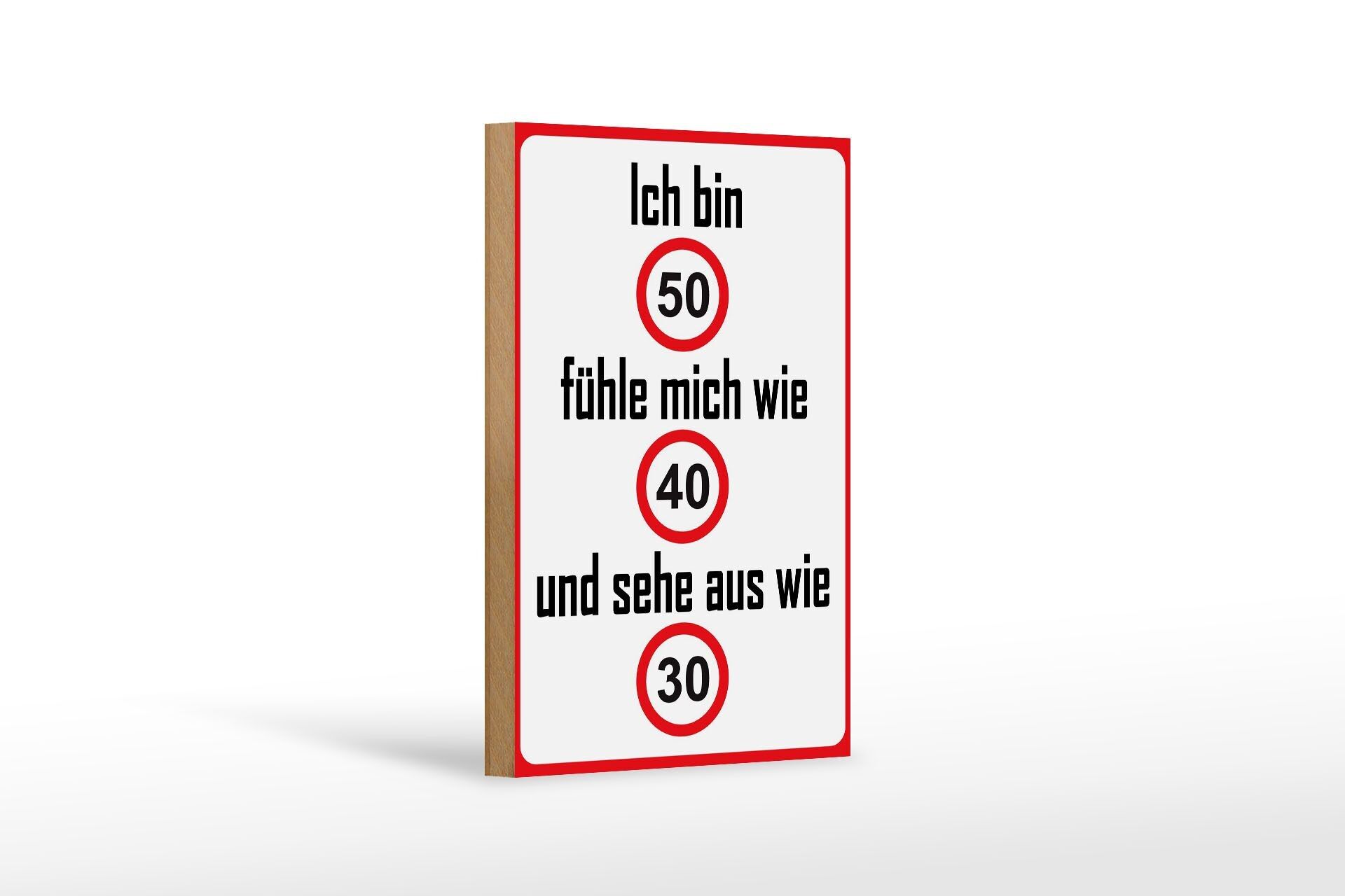 Cartello in legno con scritta "am 50 look like 30 decoration" 12x18 cm