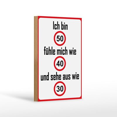 Cartello in legno con scritta "am 50 look like 30 decoration" 12x18 cm