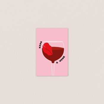 Carte postale Bisous Kiss and Wine rouge - Carte festive et stylée- Carte illustrée - Les amoureux du vin 1