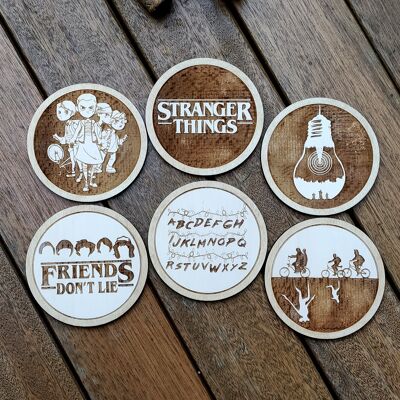 Set mit 6 Stranger Things Holzuntersetzern - Einweihungsgeschenk - Becherhalter