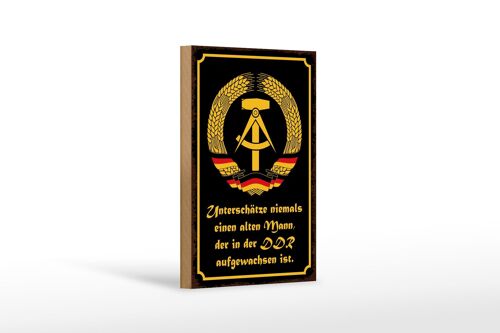 Holzschild Spruch 12x18 cm unterschätze niemals Mann DDR Dekoration