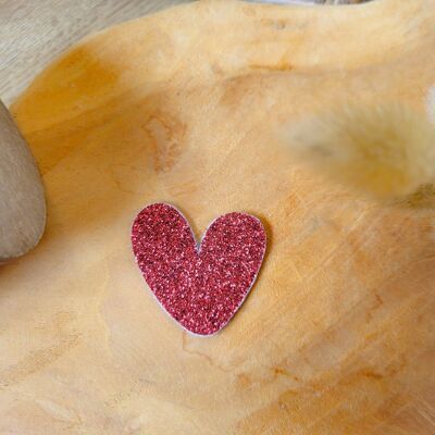 Broche de corazón de lentejuelas hecho a mano