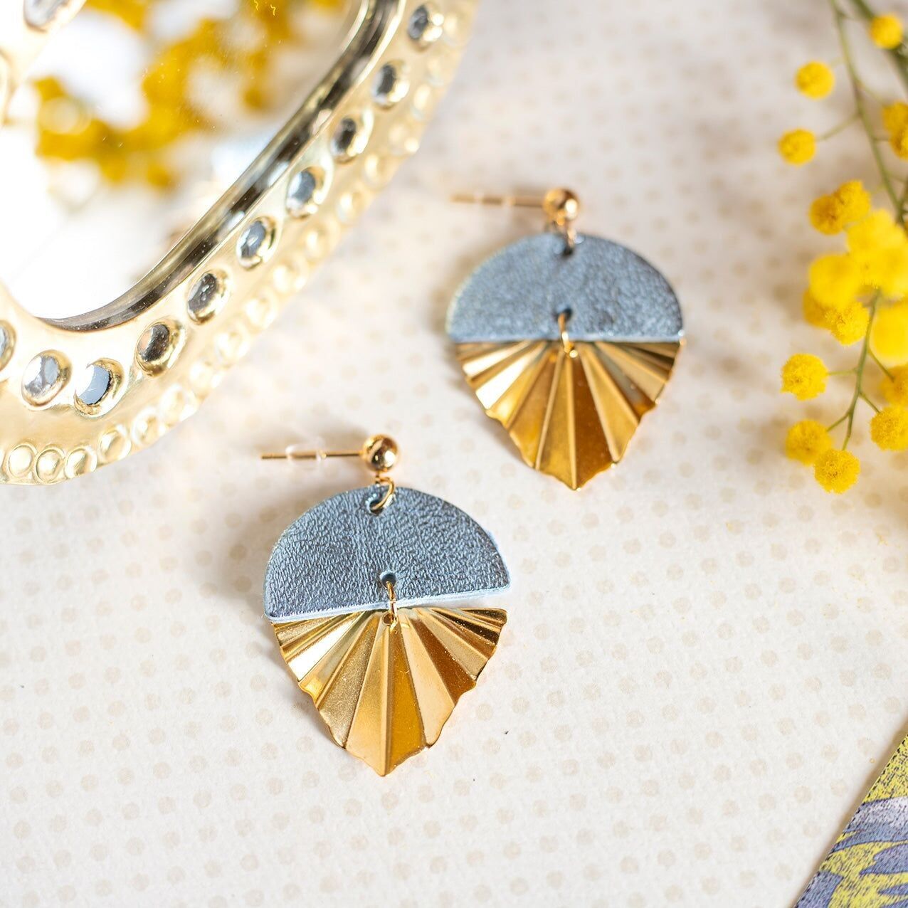 Orecchini Haley in pelle grigio blu metallizzato