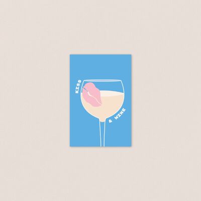Kisses Kiss and Wine weiße Postkarte – Festliche und stilvolle Karte – Illustrierte Karte – Weinliebhaber