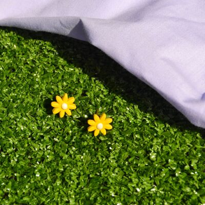 Piccole borchie a fiore, gialle