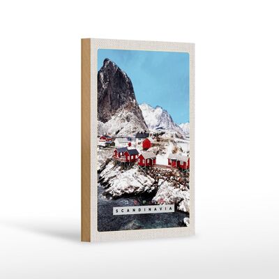 Holzschild Reise 12x18 cm Skandinavien Schnee Häuser Gebirge