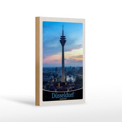 Cartello in legno da viaggio 12x18 cm Viaggio con vista sulla torre televisiva di Düsseldorf