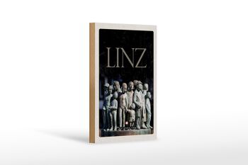 Panneau en bois voyage 12x18 cm Linz Autriche sculpture personnes 1