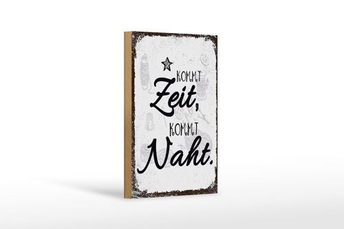 Holzschild Spruch Kommt Zeit, kommt Naht Hobby Dekoration 12x18 cm