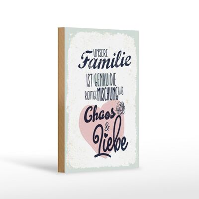 Cartel de madera que dice Nuestra Familia Caos Amor Corazón 12x18 cm