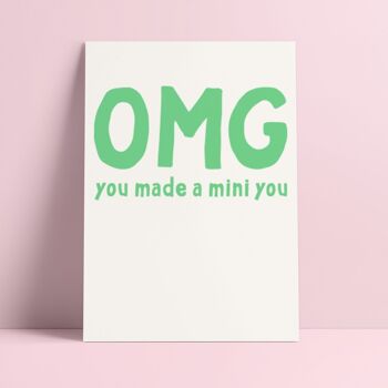 Carte postale OMG tu as fait une mini babycard verte