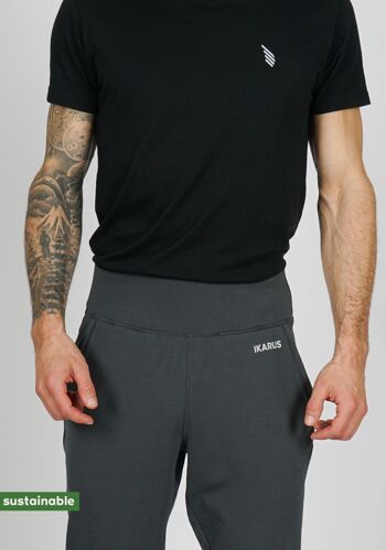 Tenue de yoga en coton bio & modal | Pantalon de yoga (gris foncé) & T-shirt (noir, basique) 3