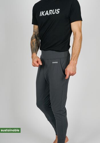 Tenue de yoga en coton bio & modal | Pantalon de yoga (gris foncé) & T-shirt (noir, imprimé gras) 1