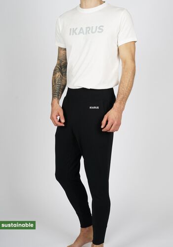 Tenue de yoga en coton bio & modal | Pantalon de yoga (noir) & T-shirt (blanc, imprimé gras) 2