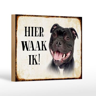 Holzschild Spruch 18x12 cm holländisch Hier Waak ik Staffordshire Bull Terrier