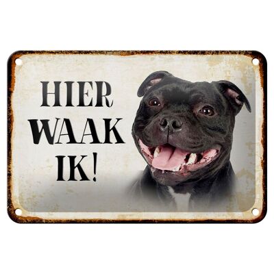 Blechschild Spruch 18x12cm holländisch Hier Waak ik Staffordshire Bull Terrier