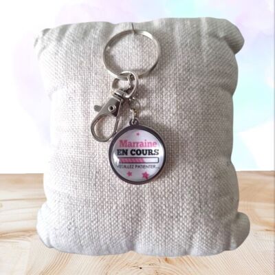 Llavero “Madrina en proceso” 💖 Regalo único hecho a mano