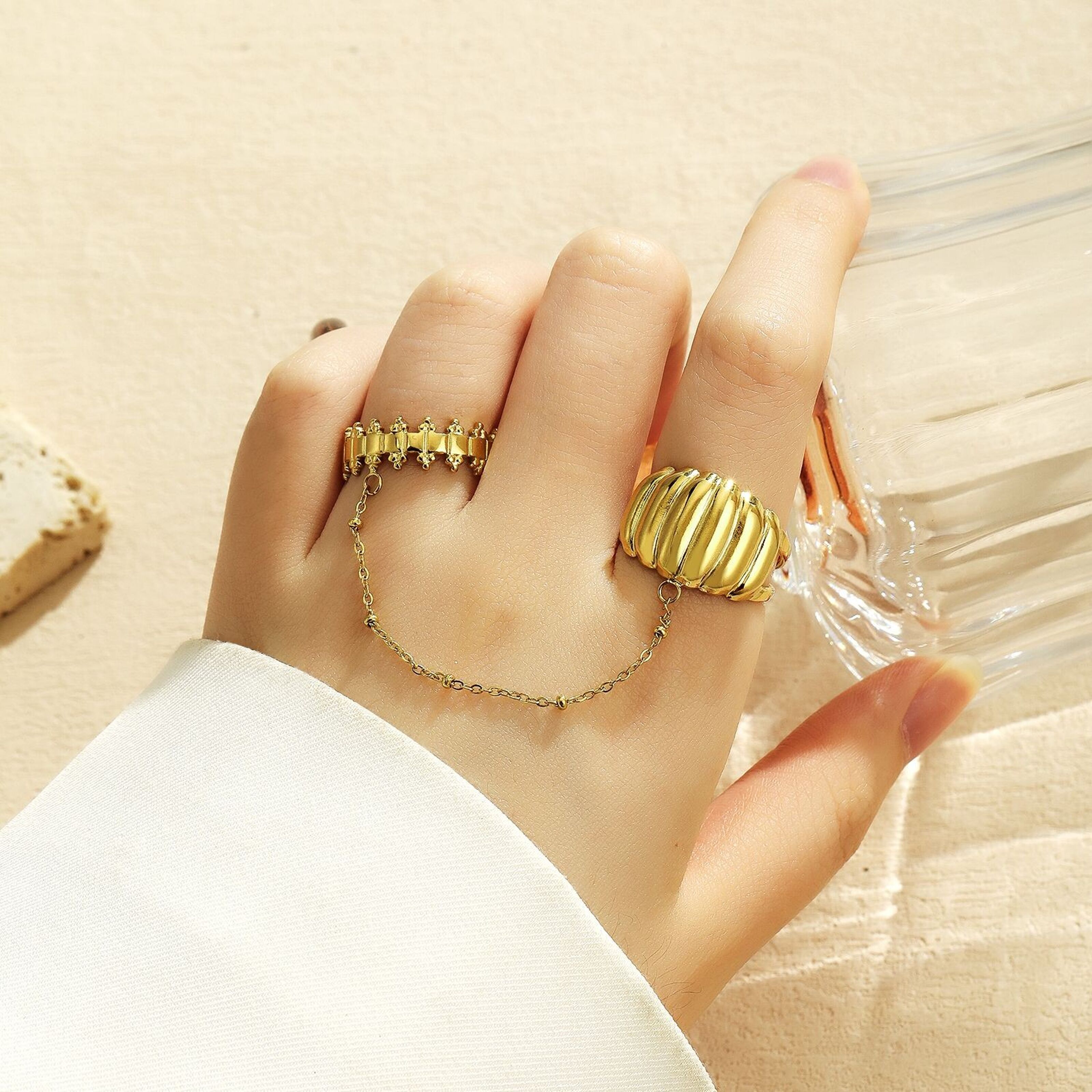 Vente aux enchères de bijoux Chanel, des années 50 à nos jours Vente aux enchères de bijoux Chanel, des années 50 à nos jours