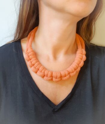 Collier corde coton noué épais chunky plastron bijou fantaisie cadeau tendance macramé fait main noeud marin terracotta 2