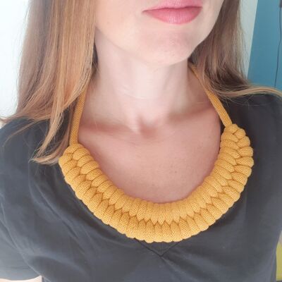 Collier corde coton noué épais plastron, bijou fantaisie, idée cadeau tendance macramé fait main noeud marin jaune moutarde