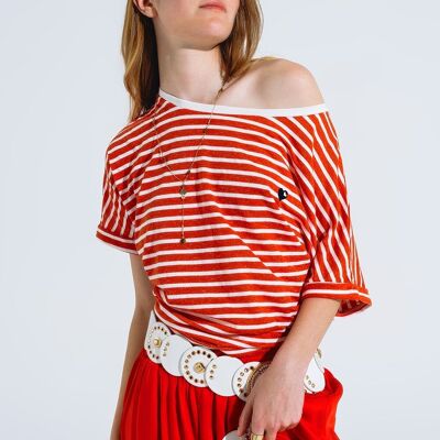 camiseta roja de rayas con cuello barco y corazón bordado