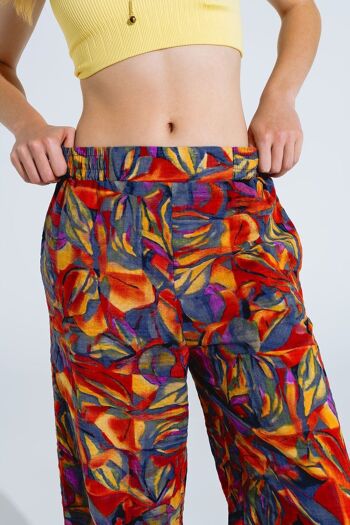 Pantalon droit à imprimé floral multicolore dans des tons de rouge 4