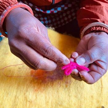 pinces à cheveux durables noeud 2x - fuchsia - laine feutrée - crochet à la main au Népal 5