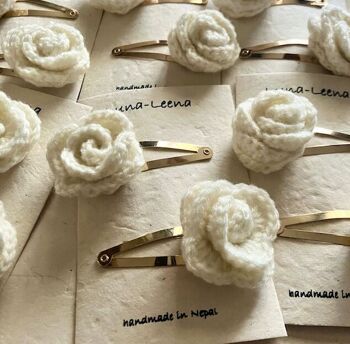 pinces à cheveux durables rose 2x - blanc cassé - laine douce - crochet à la main au Népal 3