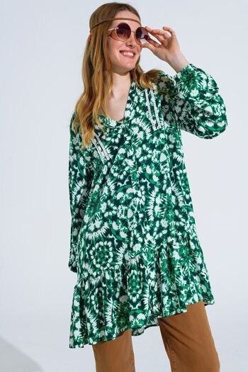 Robe courte imprimée tie-dye à manches longues et bordure en dentelle en vert 5