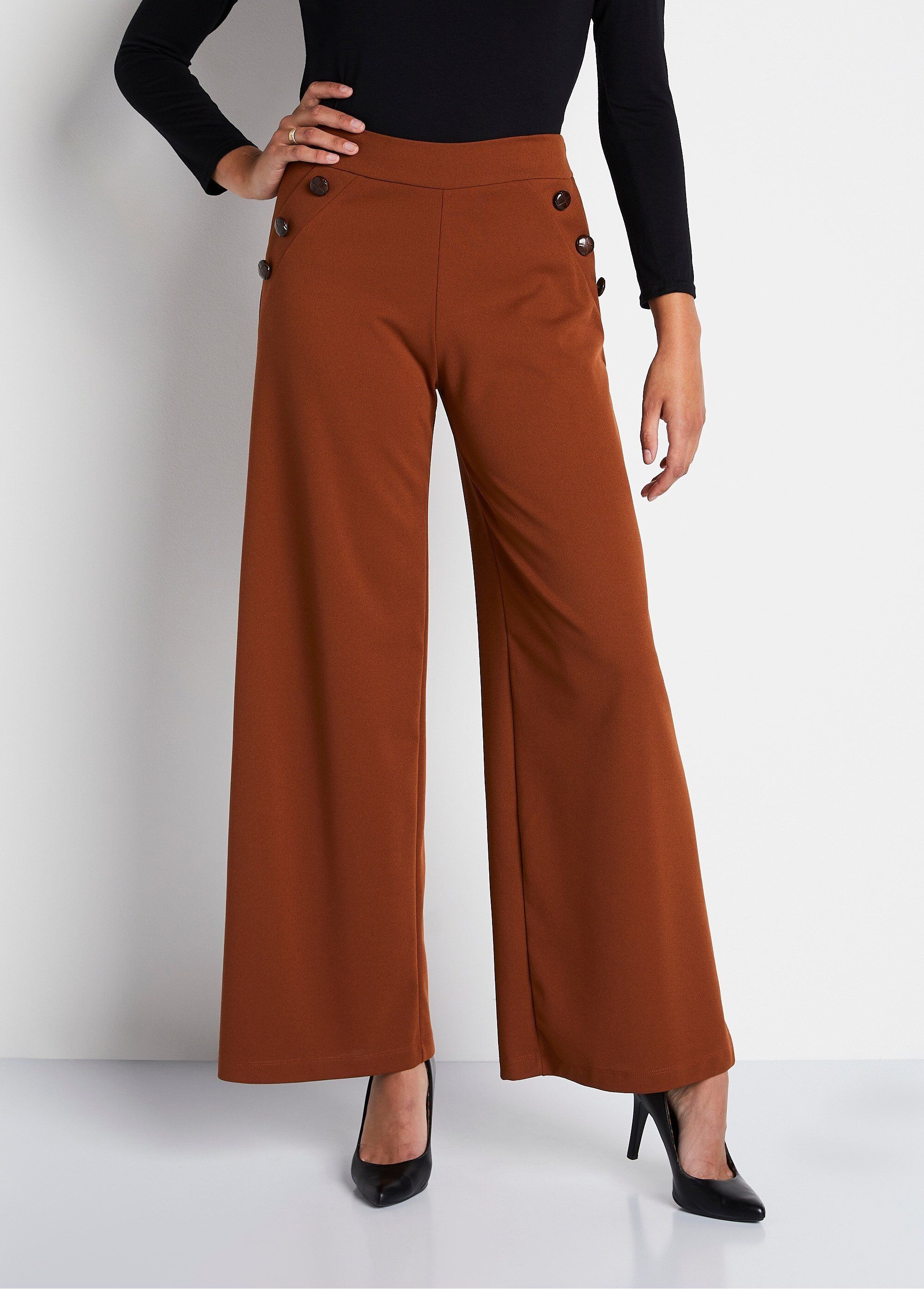 Plain wide pants with elasticated waist at the back