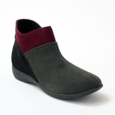 Comfort width zipped boots in suede leather