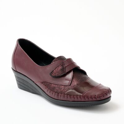 Comfortable width wedge derbies with Velcro straps